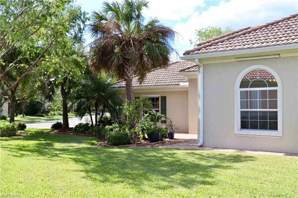 2226 Heydon CIR W photo 2 of 23