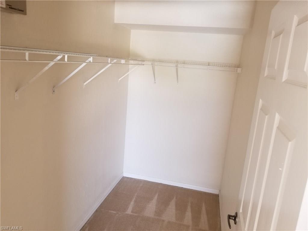 Master Bed Room Walk In Closet