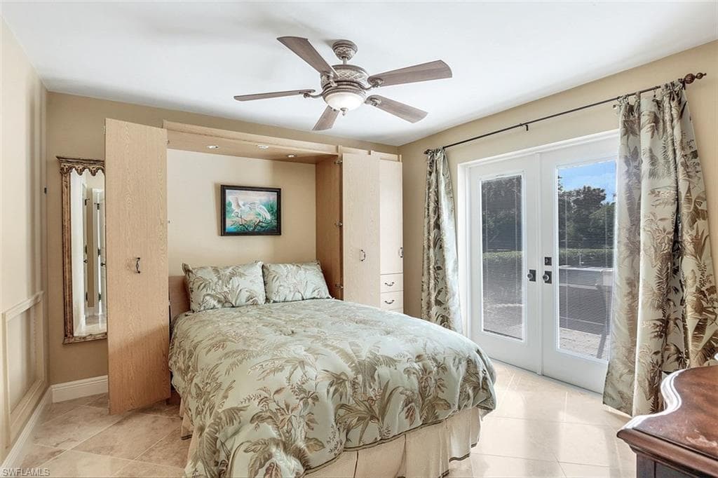 Guest bedroom with built in Murphy bed