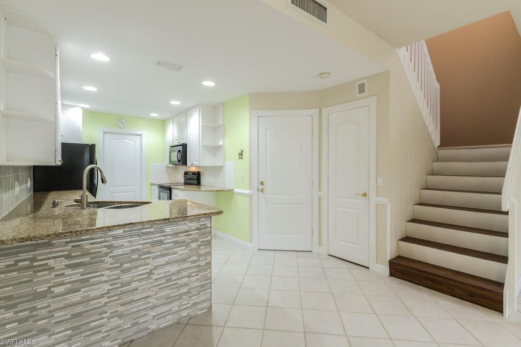 5803 Cove CIR E 13 photo 9 of 35