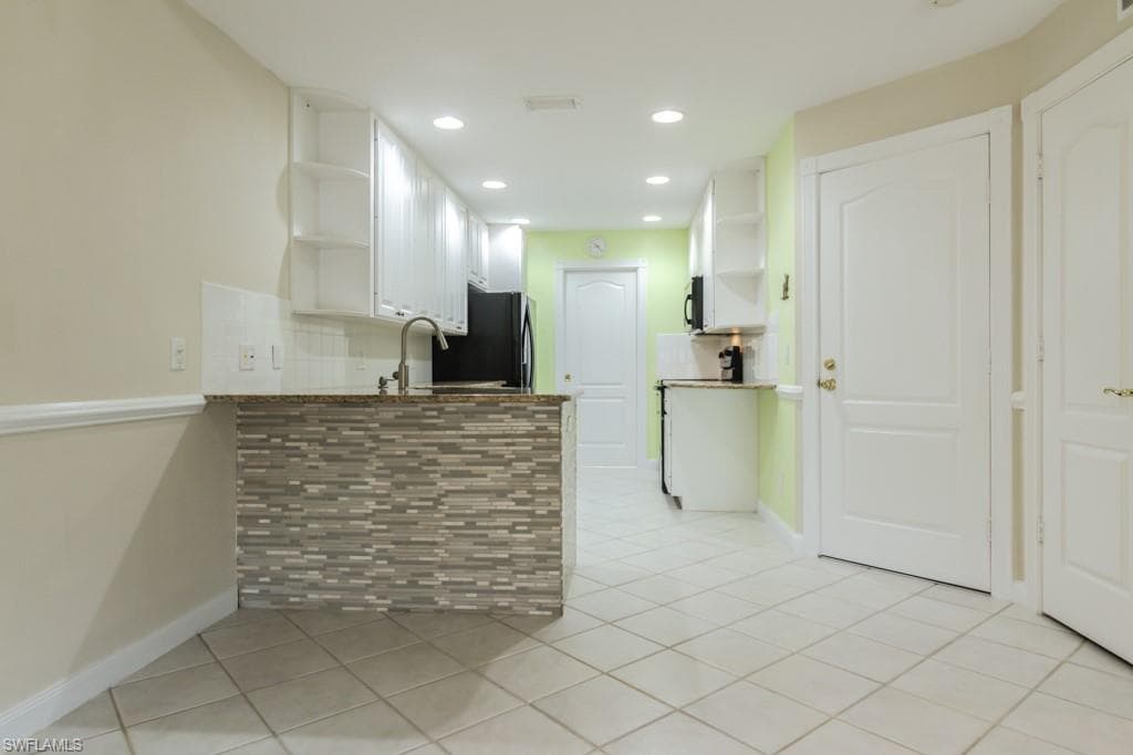 5803 Cove CIR E 13 photo 11 of 35