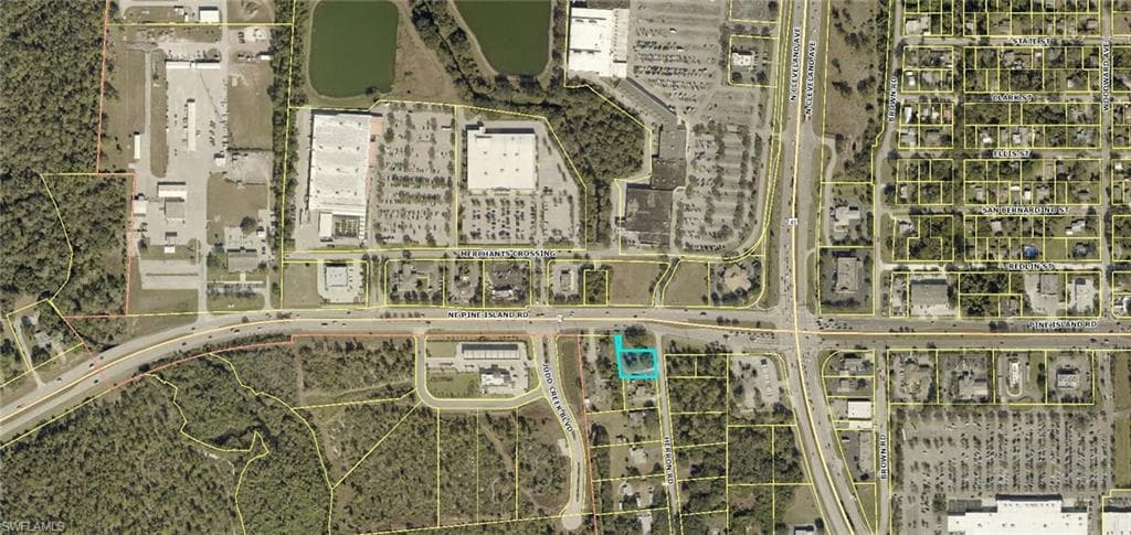 18,182 sf site is outlined in teal