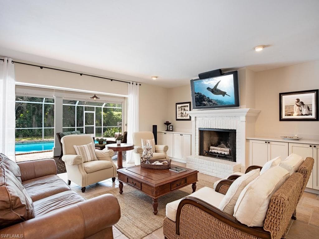 508 Devils LN photo 1 of 14