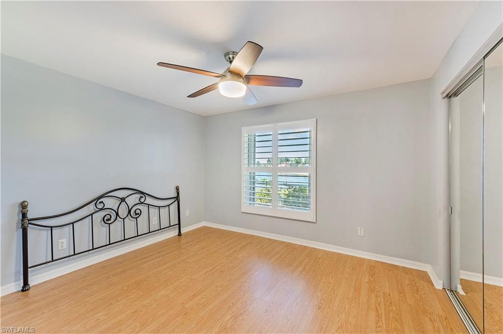 649 Windsor SQ 102 photo 18 of 25