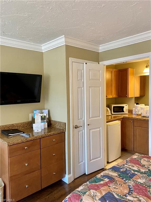 2555 Tamiami TRL N 225 photo 4 of 9