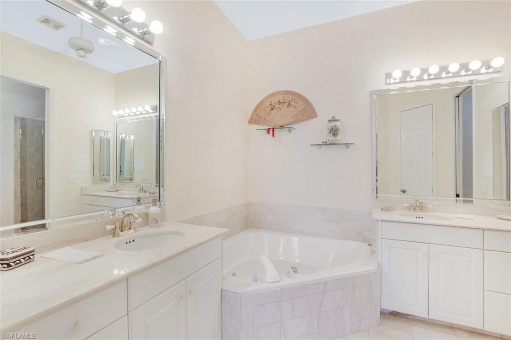 1876 Seville BLVD 1522 photo 22 of 35