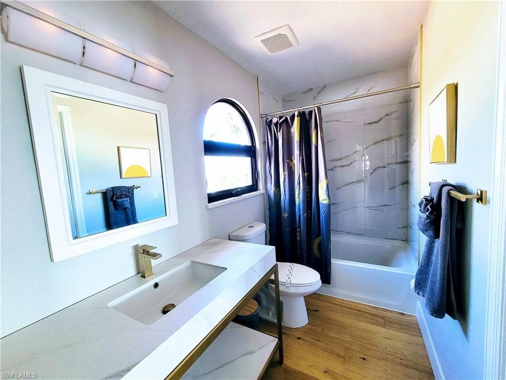 Full bathroom #3