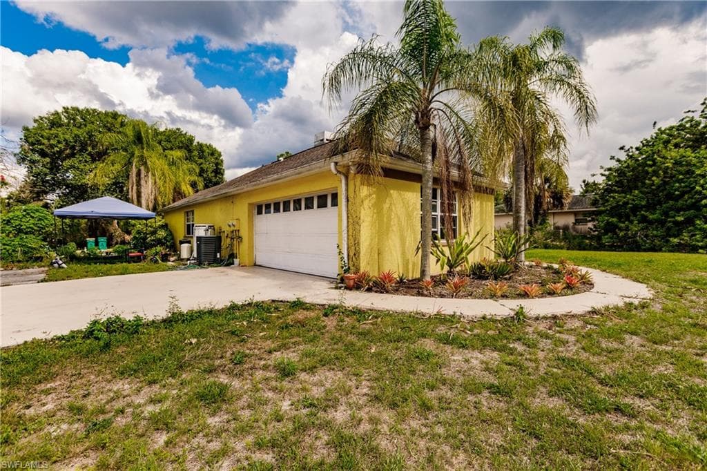 1414 Everglades BLVD S photo 2 of 35