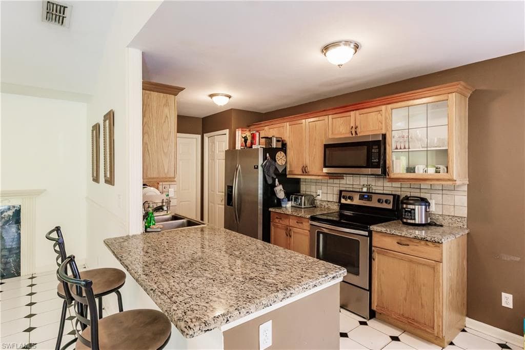 1414 Everglades BLVD S photo 9 of 35