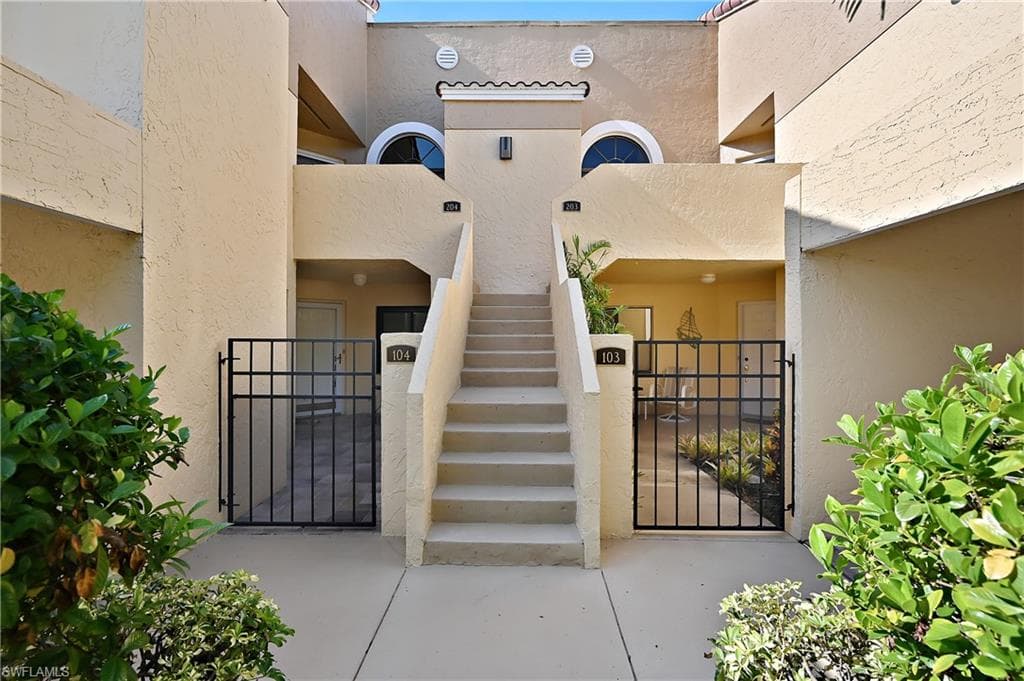 577 BEACHWALK CIR R-204 photo 6 of 33