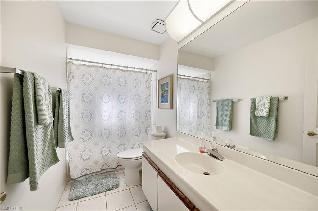 577 BEACHWALK CIR R-204 photo 17 of 33