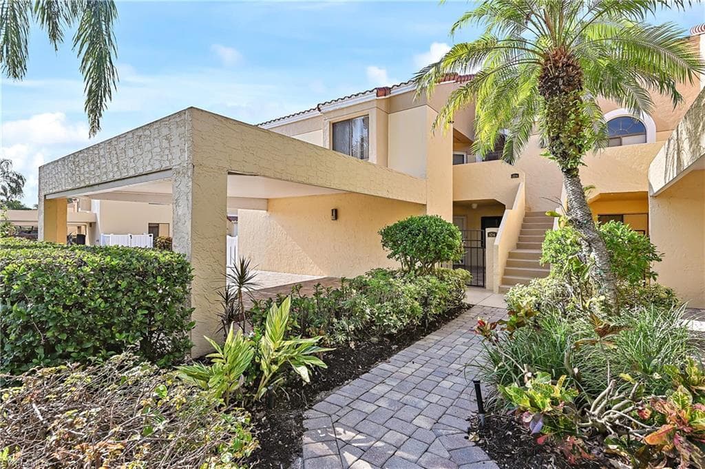 577 BEACHWALK CIR R-204 photo 5 of 33