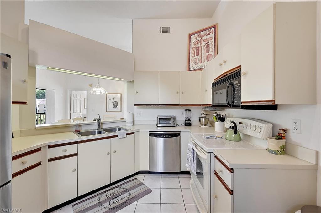 577 BEACHWALK CIR R-204 photo 24 of 33