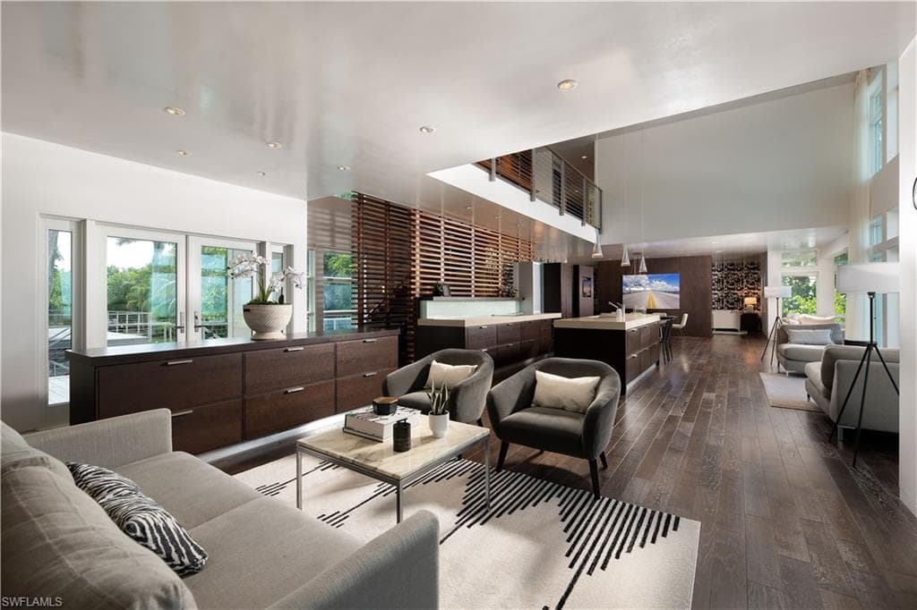 Sitting area off kitchen