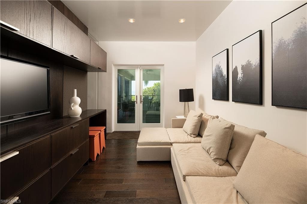 Secondary sitting area
