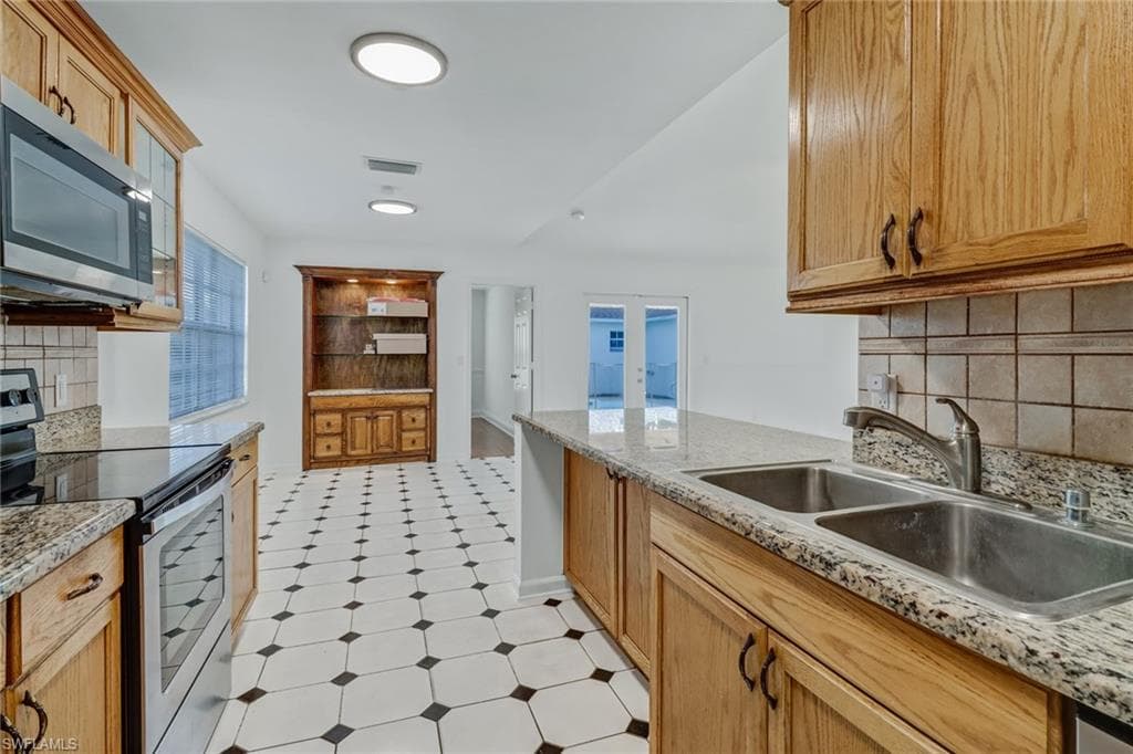 1414 Everglades BLVD S photo 9 of 34