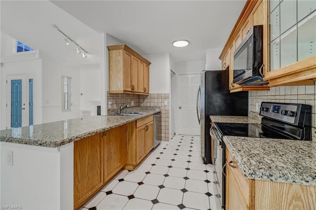 1414 Everglades BLVD S photo 8 of 34