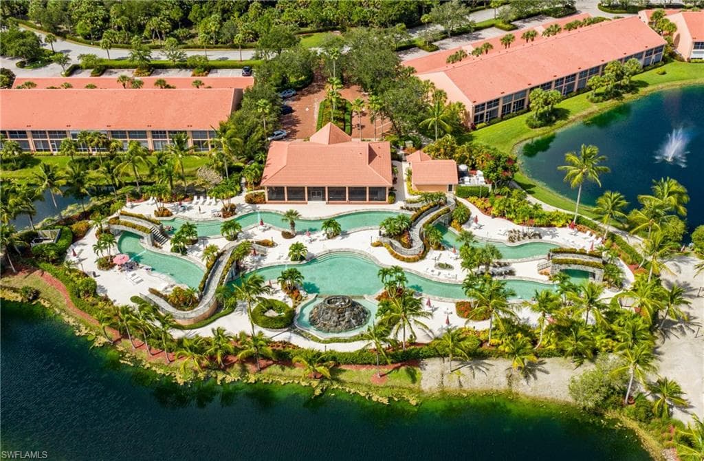 600 Foot Lazy River Resort pool