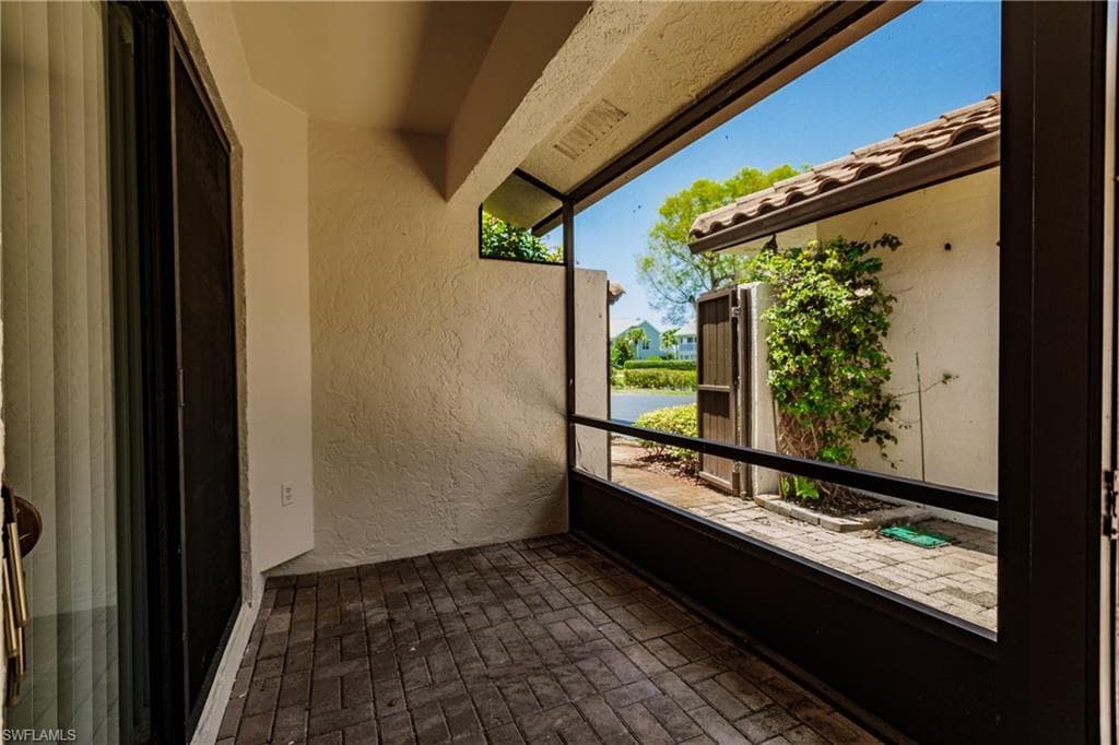SCREENED ENTRY PORCH