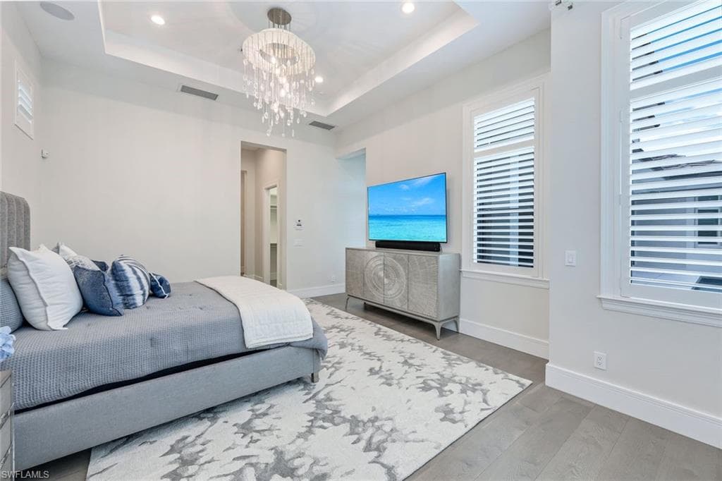 569 Neapolitan WAY photo 16 of 50
