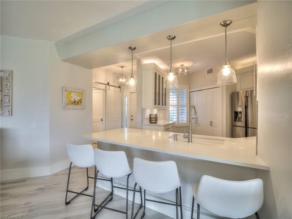 9060 SPRING RUN BLVD 206 photo 12 of 24