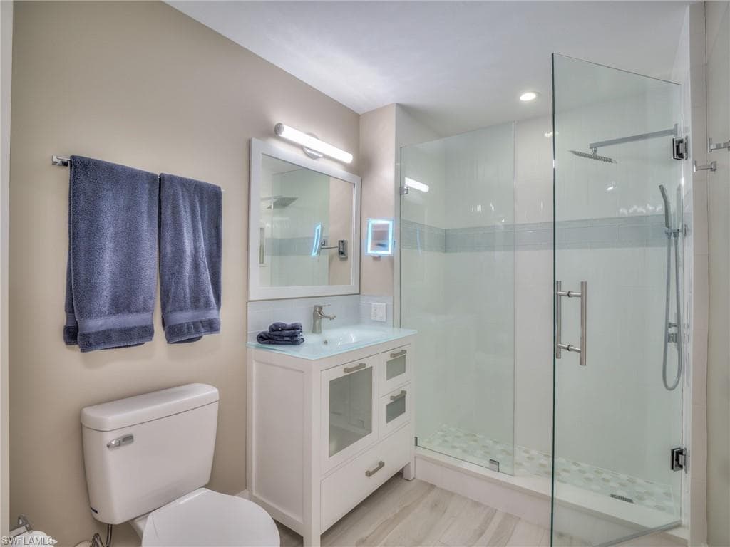 9060 SPRING RUN BLVD 206 photo 18 of 24