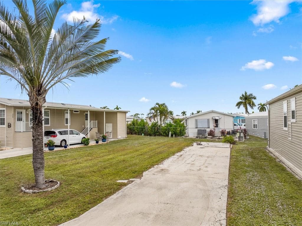 View of yard featuring driveway