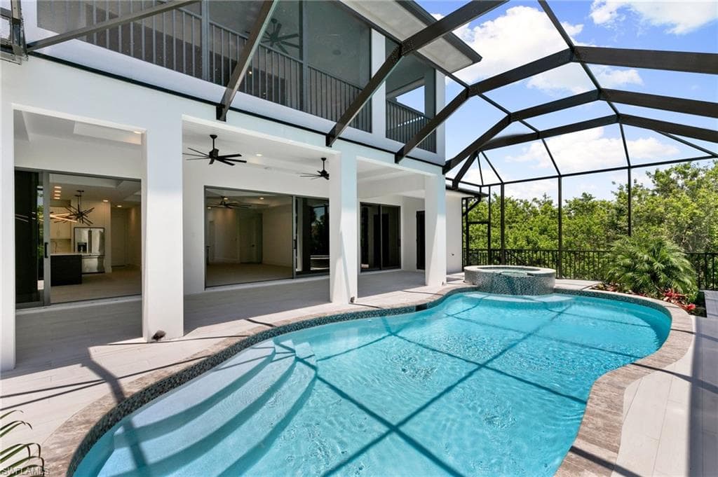 Screened in Pool Lounge