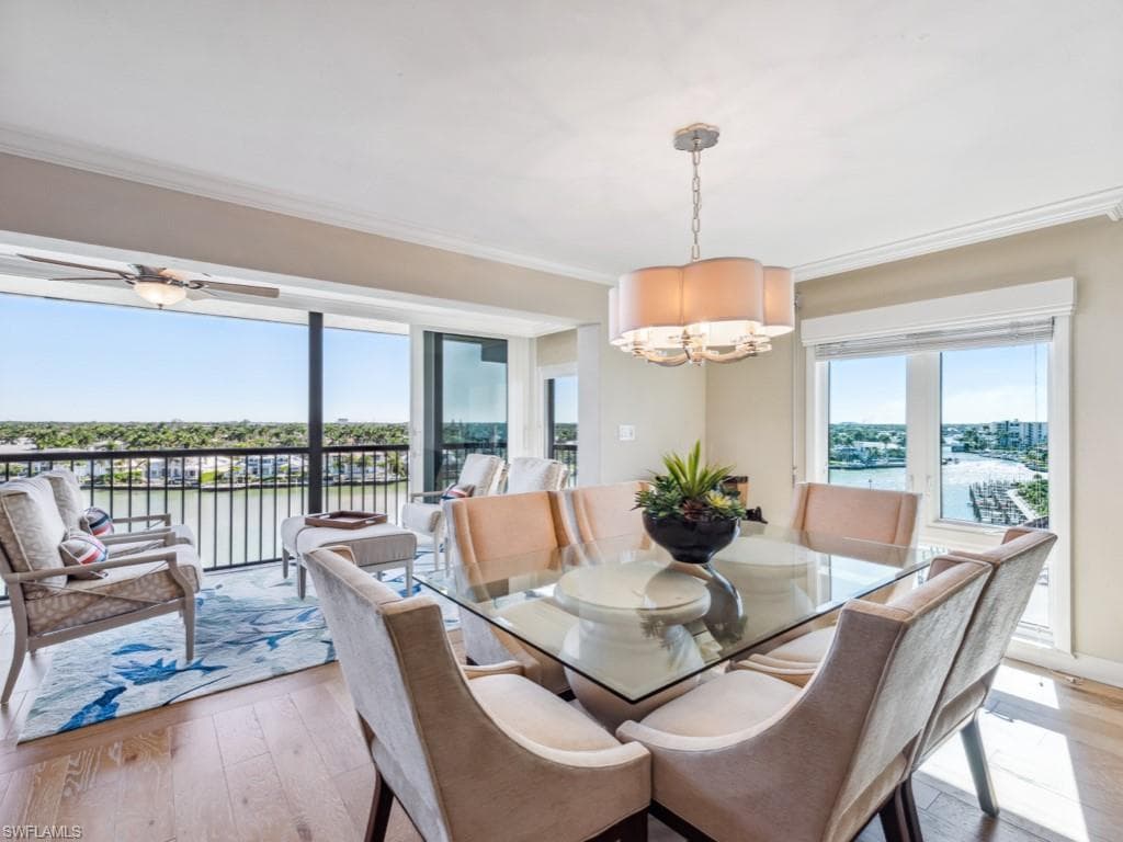 Lanai - dining : wide bay view