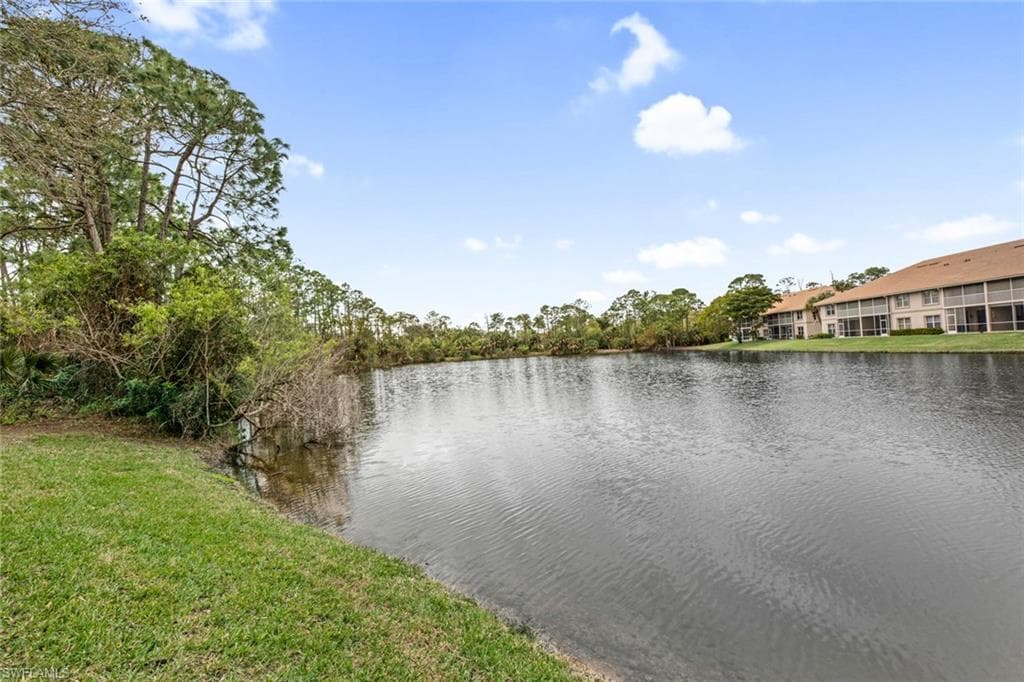 Lake views in all directions