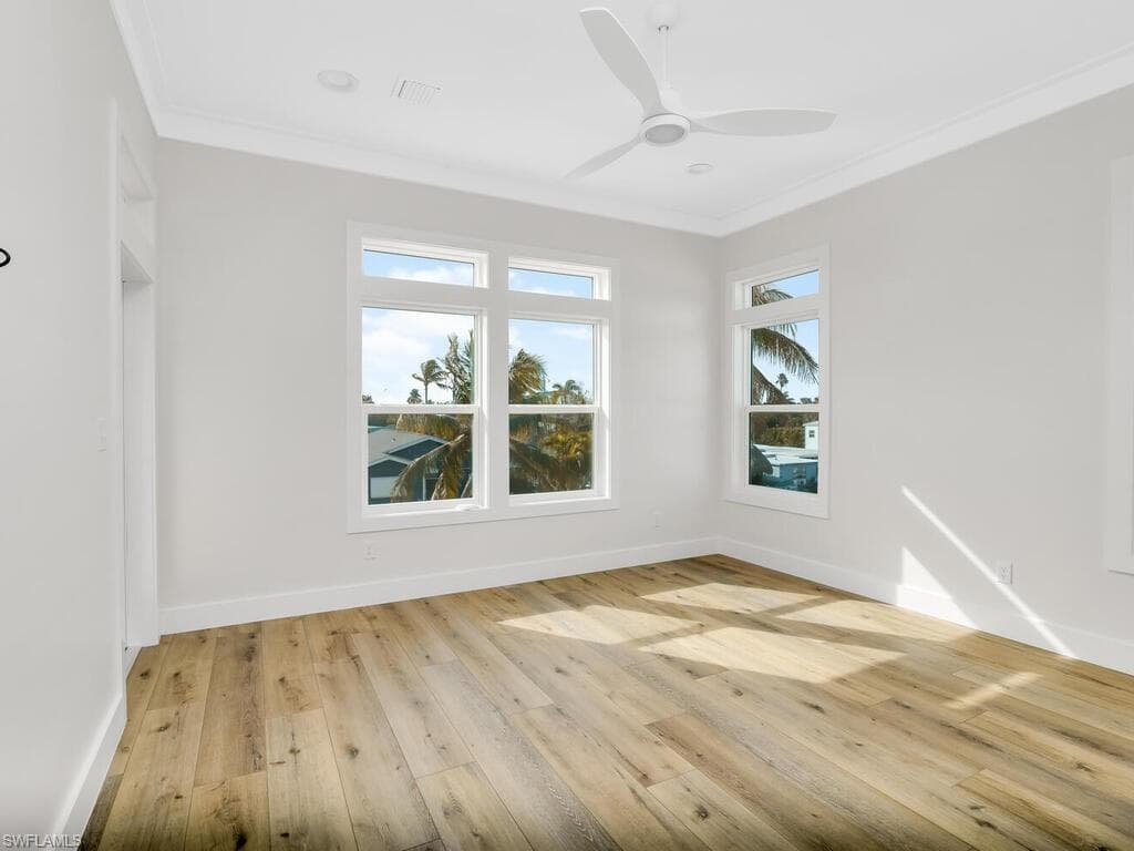 542 Coconut AVE photo 9 of 33