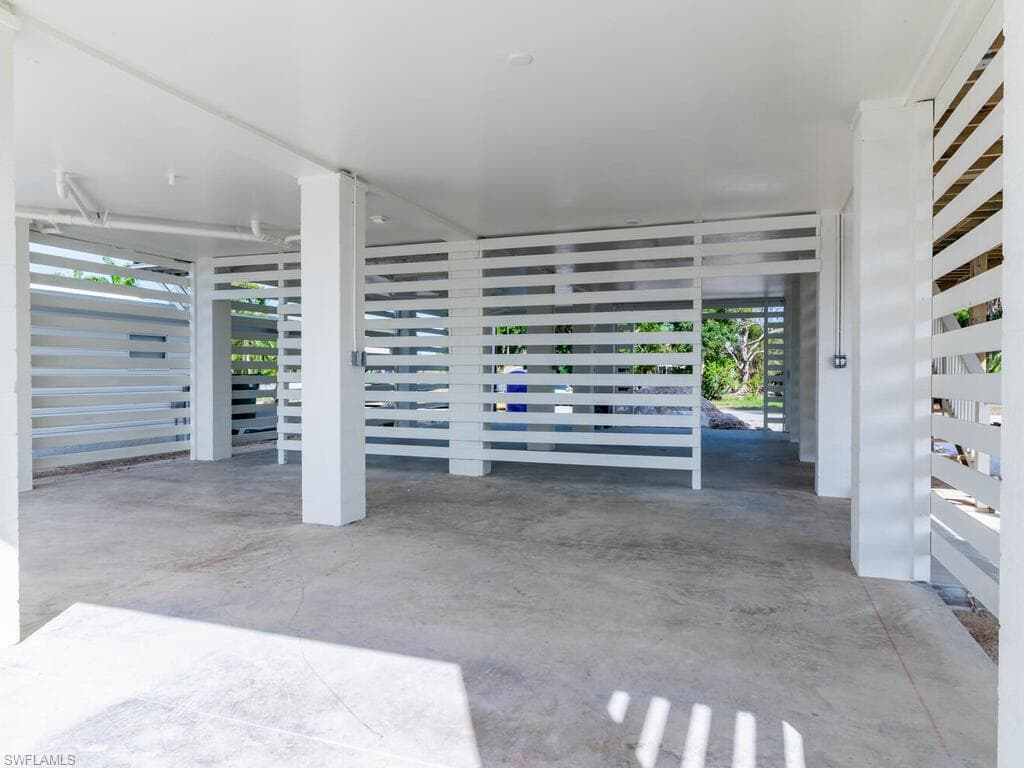 542 Coconut AVE photo 21 of 33
