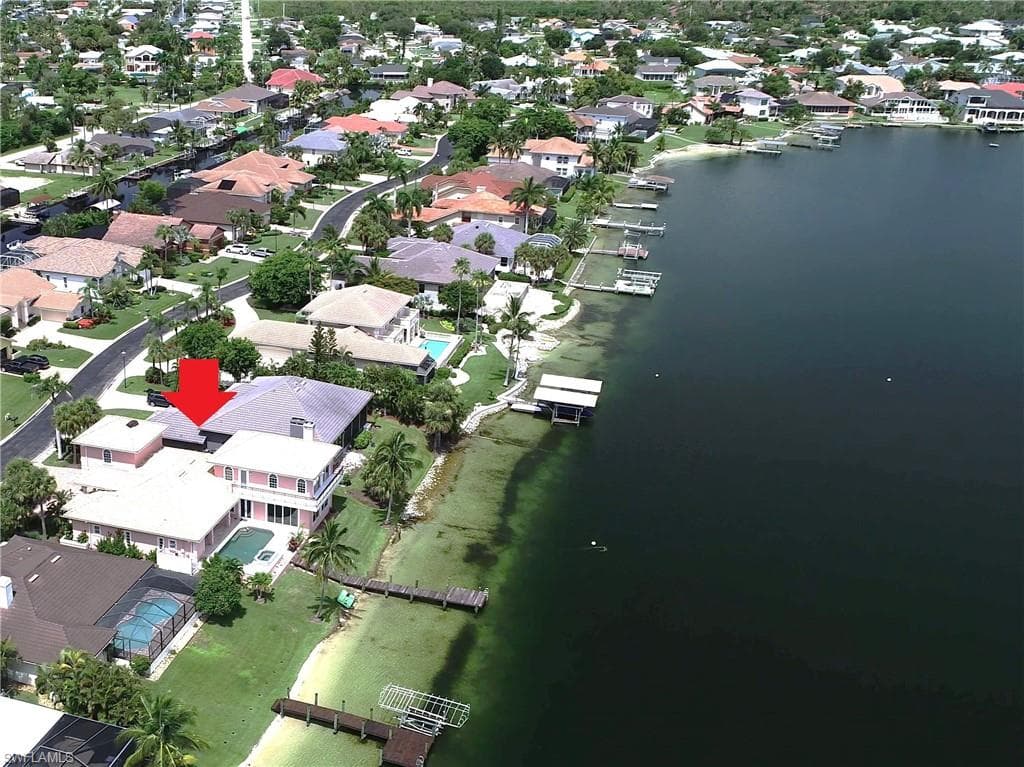 Bird's eye view of lake community