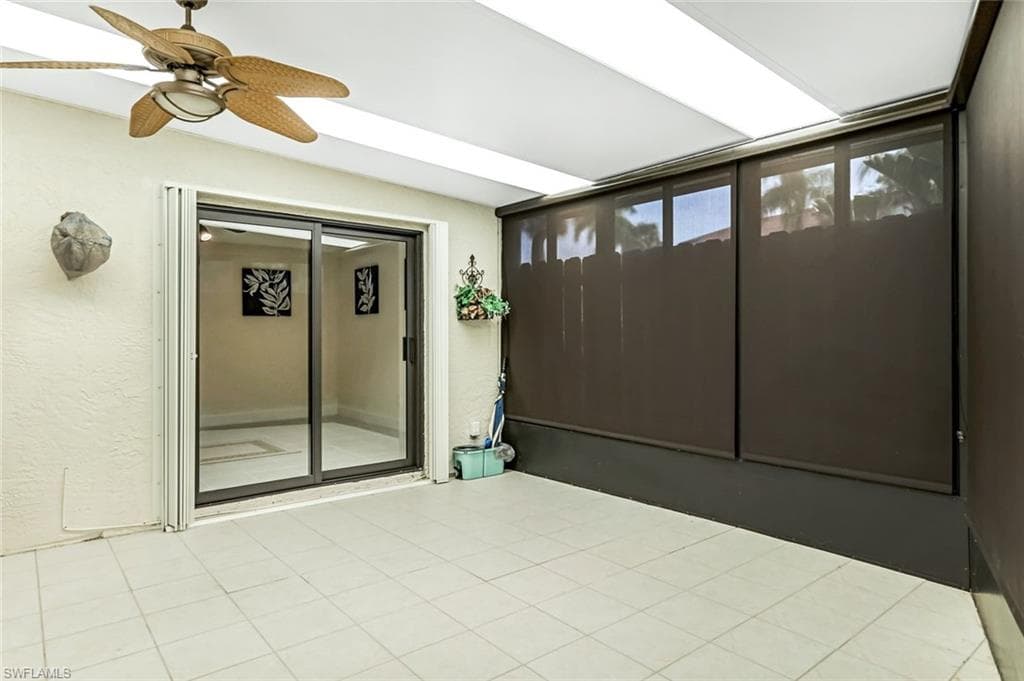 Unfurnished sunroom with ceiling fan