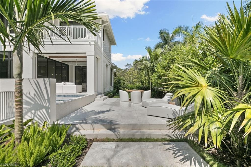 Large Marble Deck offer consistent Sunshine for those Sunbathers
