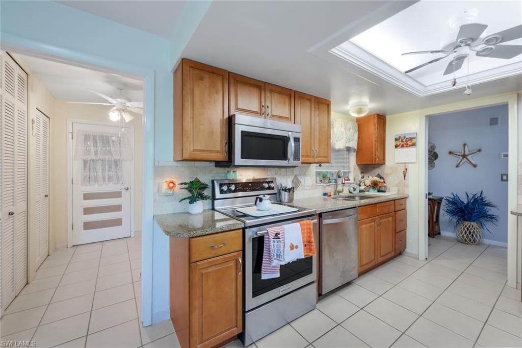 5564 Williamson WAY photo 10 of 45