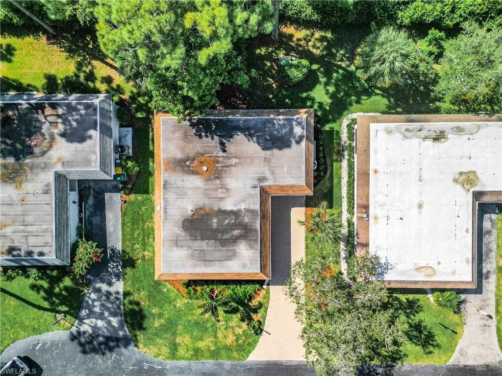 Birds eye view of property