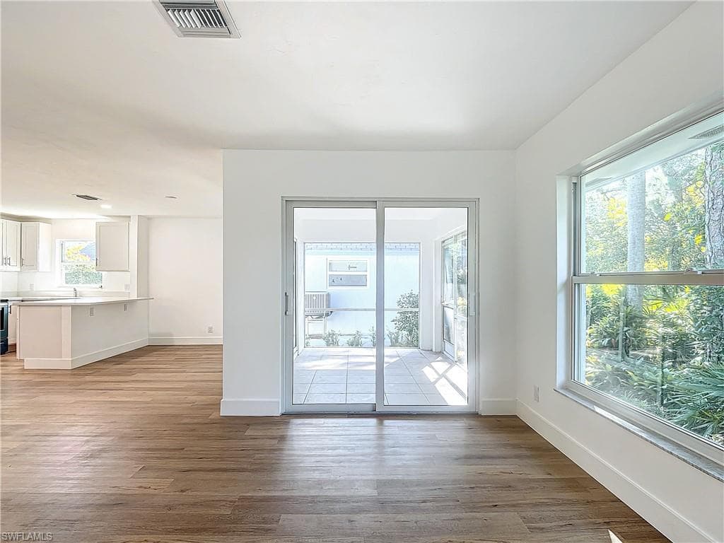 375 CARNABY CT 54 photo 15 of 50
