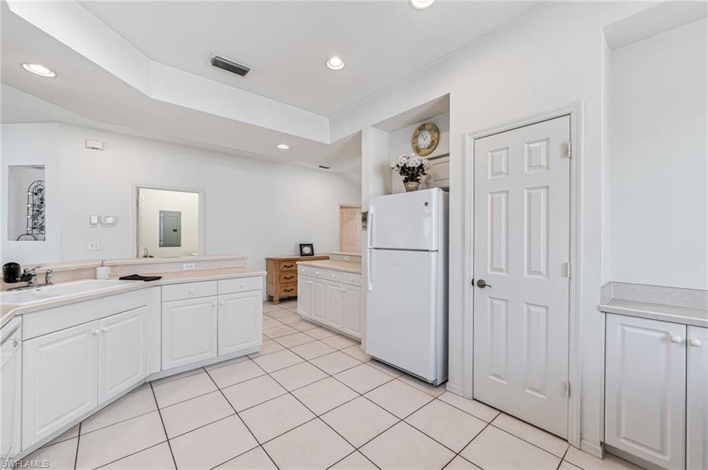 25778 Lake Amelia WAY 201 photo 5 of 24