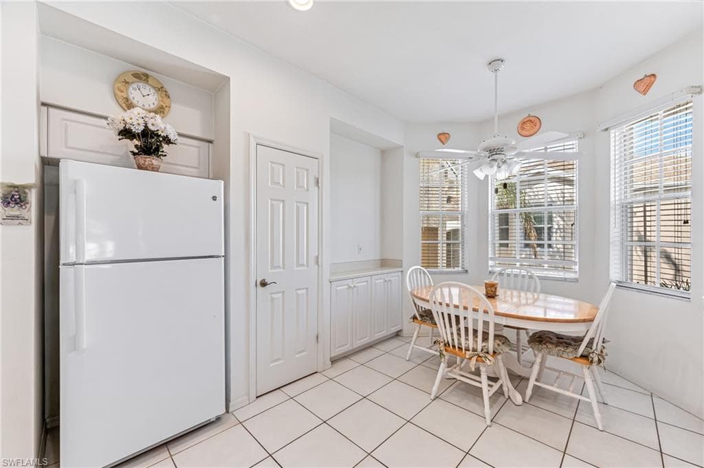 25778 Lake Amelia WAY 201 photo 4 of 24