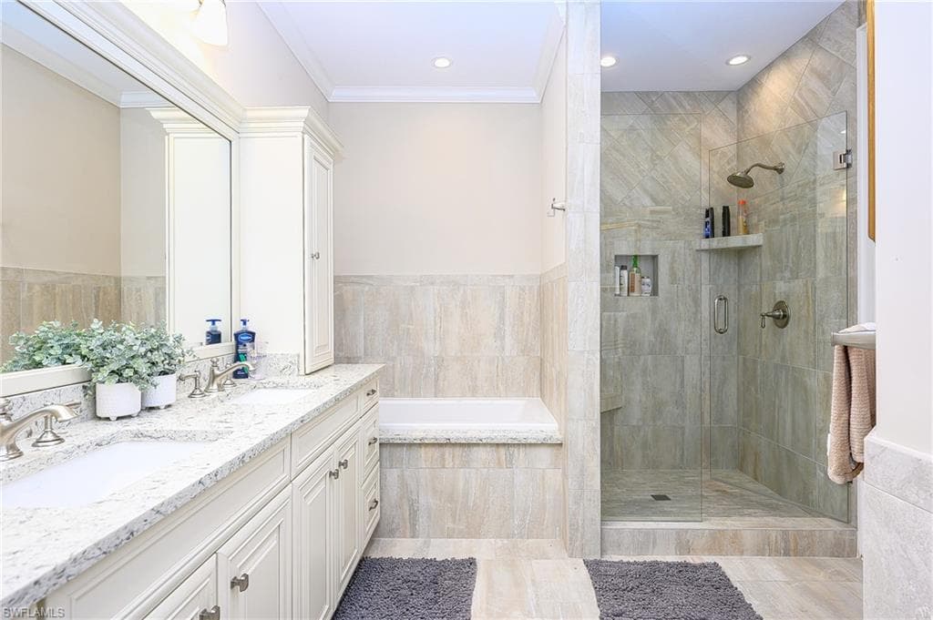 BEAUTIFUL WALK IN SHOWER
