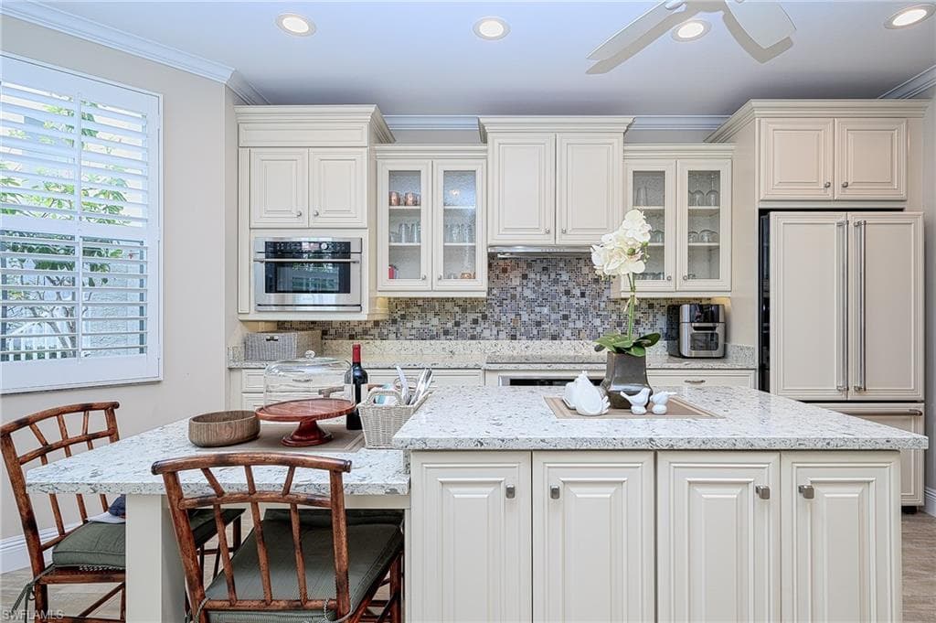 EAT IN KITCHEN AND ISLAND