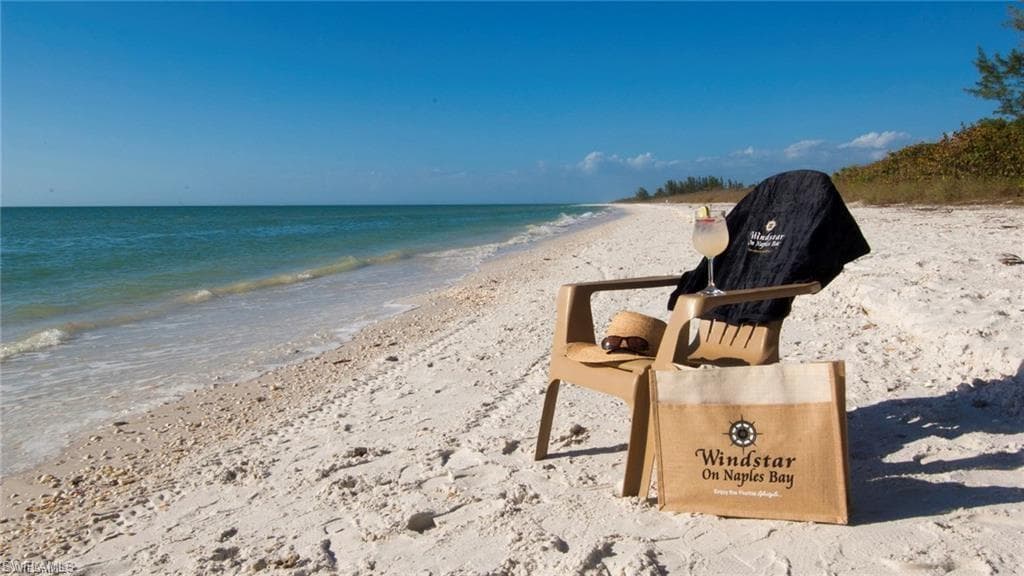 WINDSTAR'S SPECTACULAR QUIET SHELLING BEACH