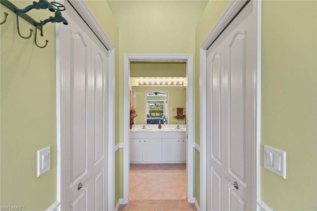 Dual master bedroom walkin closets