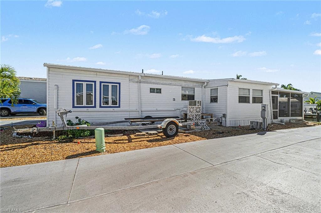 View of manufactured / mobile home