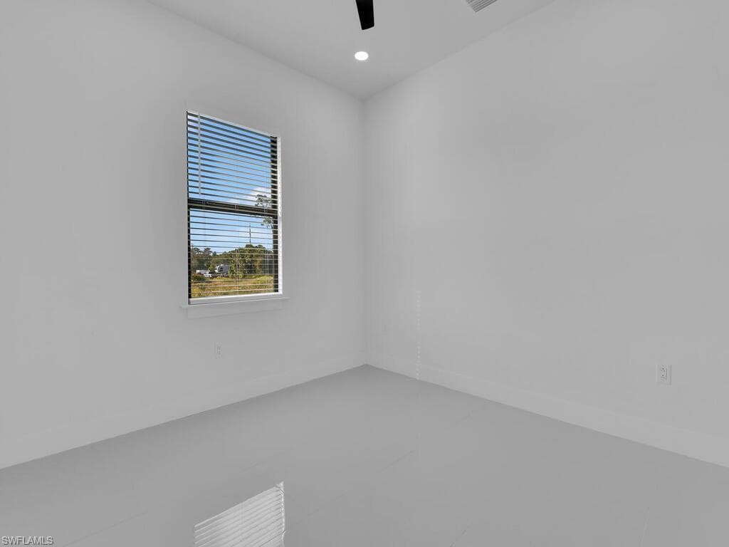 Empty room with ceiling fan