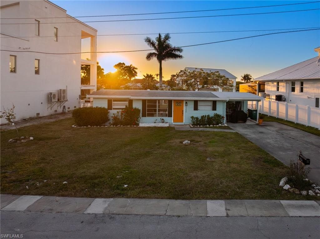 1796 Holiday LN photo 5 of 30