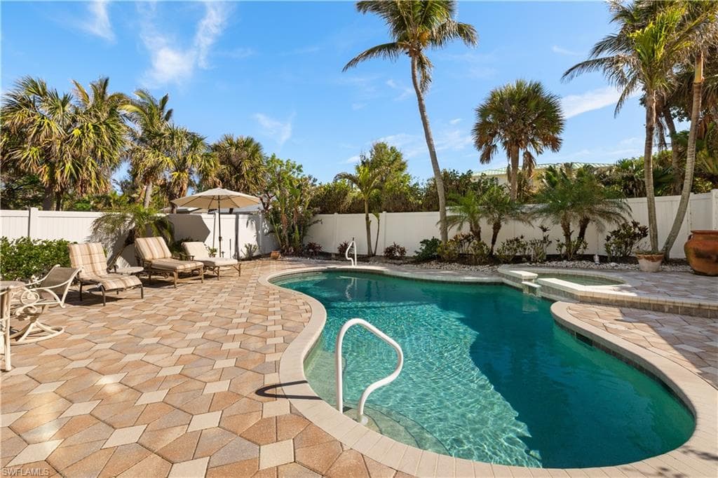 15899 Captiva DR photo 33 of 47