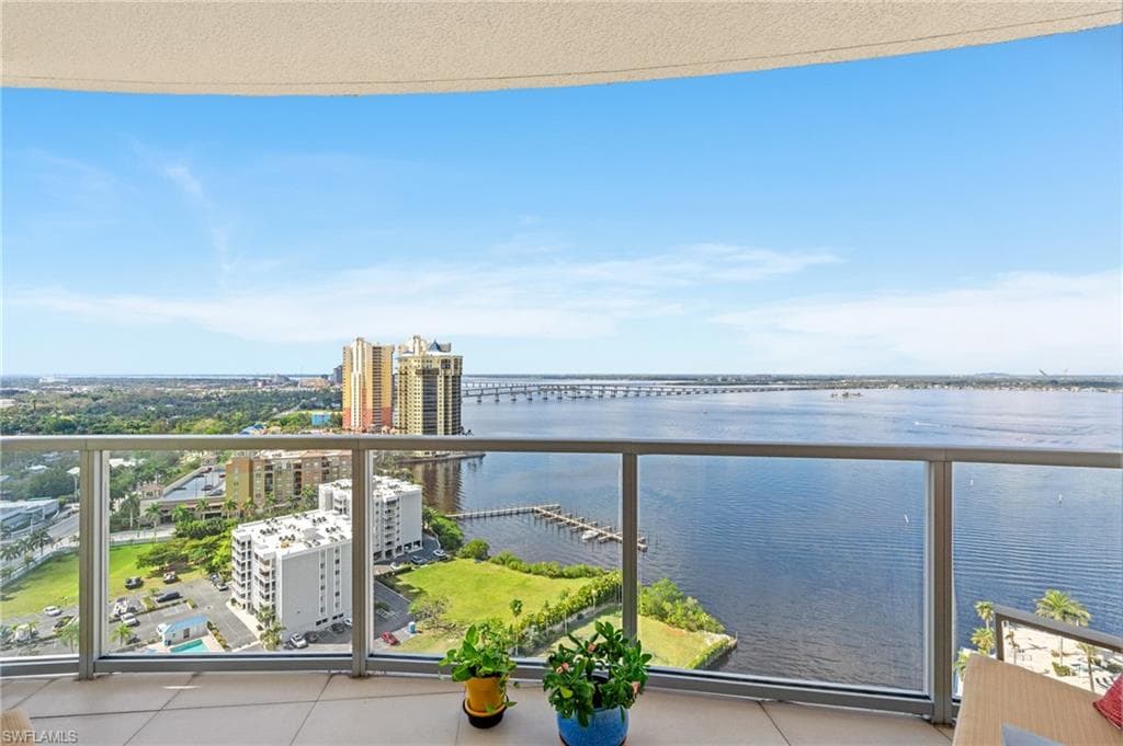 3000 Oasis Grand BLVD 2203 photo 17 of 24