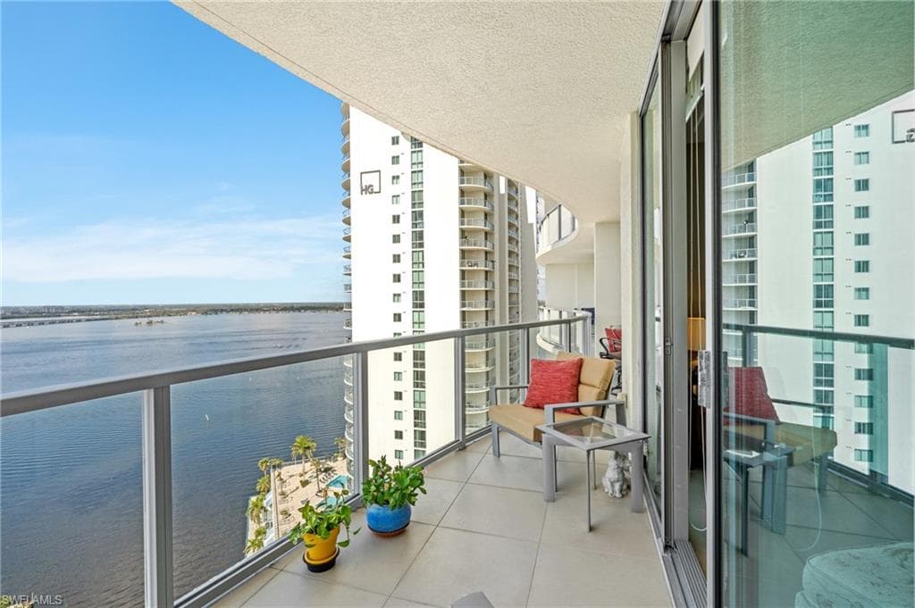 3000 Oasis Grand BLVD 2203 photo 16 of 24